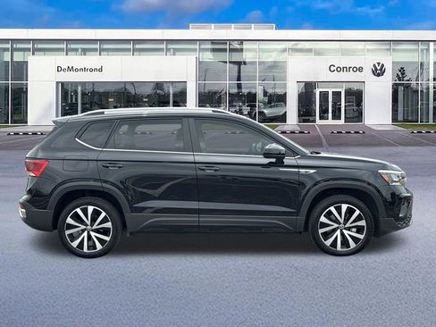 Used 2022 Volkswagen Taos SE FWD image 4