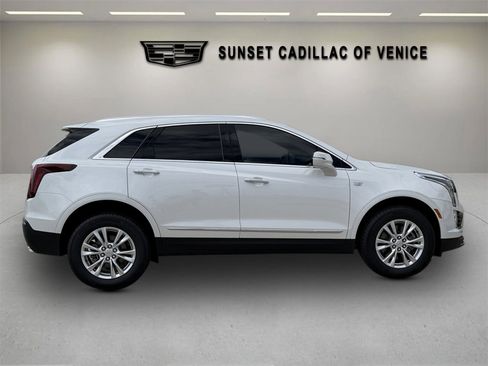 New 2026 Cadillac XT5 Luxury image 2