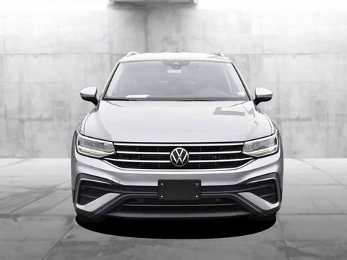 Used 2024 Volkswagen Tiguan SE AWD/4WD image 4