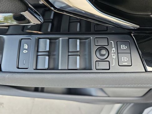 Used 2023 Land Rover Range Rover Evoque R-Dynamic SE AWD/4WD image 33