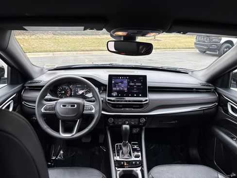 Used 2024 Jeep Compass Trailhawk image 20