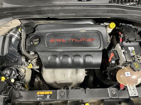 Used 2016 Jeep Renegade Latitude w/ Popular Equipment Group AWD/4WD image 12