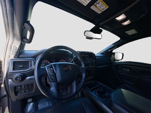 Used 2021 Nissan Titan PRO-4X w/ Pro-4x Convenience Package image 9