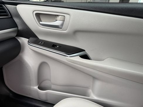Used 2016 Toyota Camry SE image 23