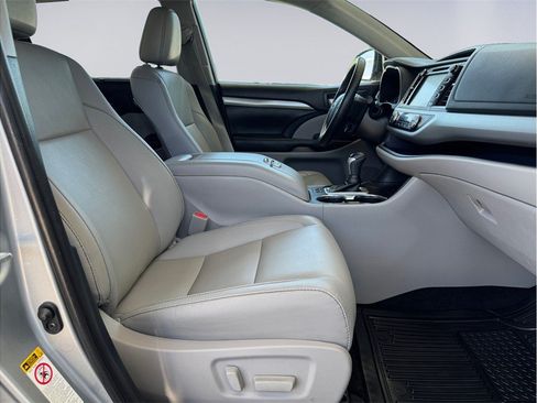 Used 2019 Toyota Highlander XLE AWD/4WD image 20