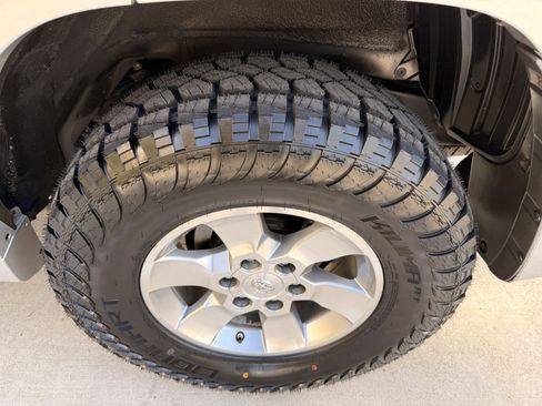 Used 2012 Toyota 4Runner SR5 w/ Convenience Pkg image 15