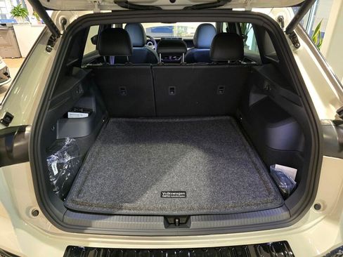 New 2026 Volkswagen Tiguan SE R-Line AWD/4WD image 10