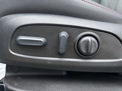 Used 2025 Chevrolet Blazer RS image 23