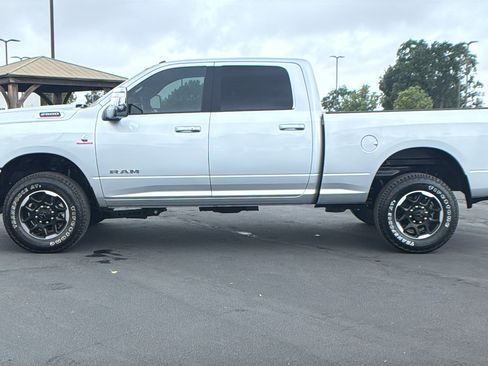 Used 2026 RAM 2500 Laramie AWD/4WD image 6