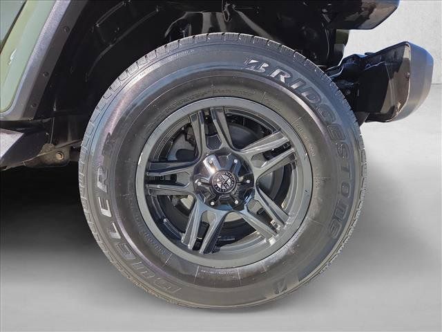 Used 2021 Jeep Wrangler Unlimited Sahara AWD/4WD image 21