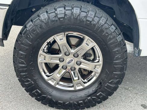 Used 2018 Ford F150 XLT w/ Equipment Group 302A Luxury AWD/4WD image 11