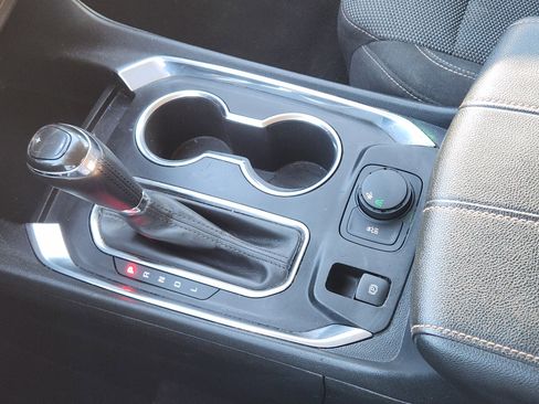 Used 2018 Chevrolet Traverse LT image 20