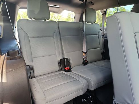 Used 2022 GMC Yukon XL SLE w/ Gmc Pro Safety Plus Package RWD image 16