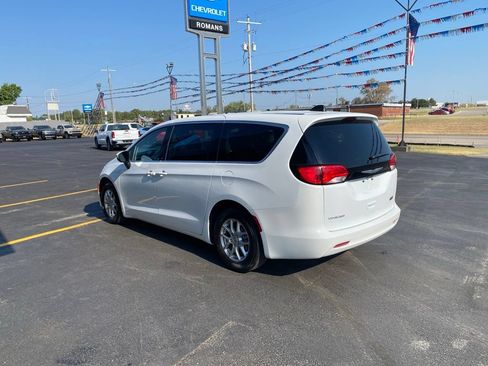 Used 2023 Chrysler Voyager LX FWD image 7