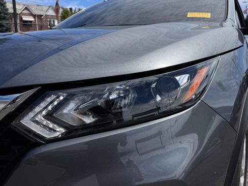 Used 2022 Nissan Rogue Sport SV w/ Technology Package image 11