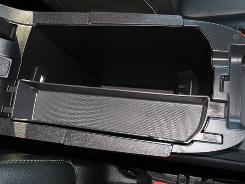 Used 2024 GMC Terrain SLT image 29