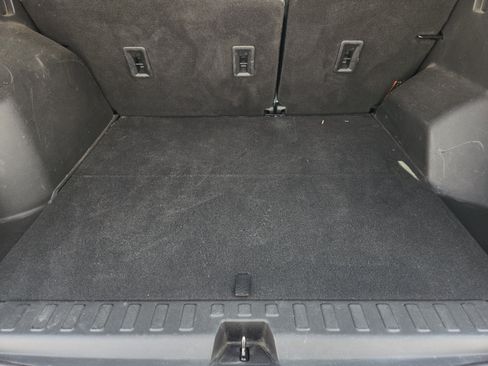 Used 2022 GMC Terrain SLT w/ Tech Package FWD image 33