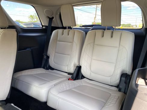 Used 2017 Ford Explorer Platinum AWD/4WD image 16