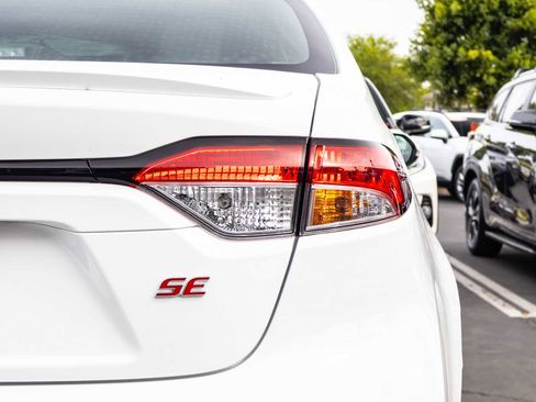 Certified 2025 Toyota Corolla SE w/ Convenience Package image 11