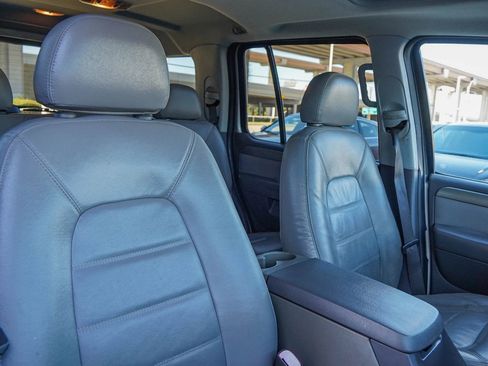 Used 2005 Ford Explorer Sport XLT image 37