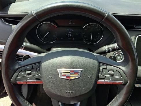 Certified 2023 Cadillac XT4 Luxury w/ Cold Weather Package AWD/4WD image 18