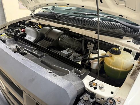 Used 2014 Ford E-250 and Econoline 250 Extended w/ Power Group RWD image 59