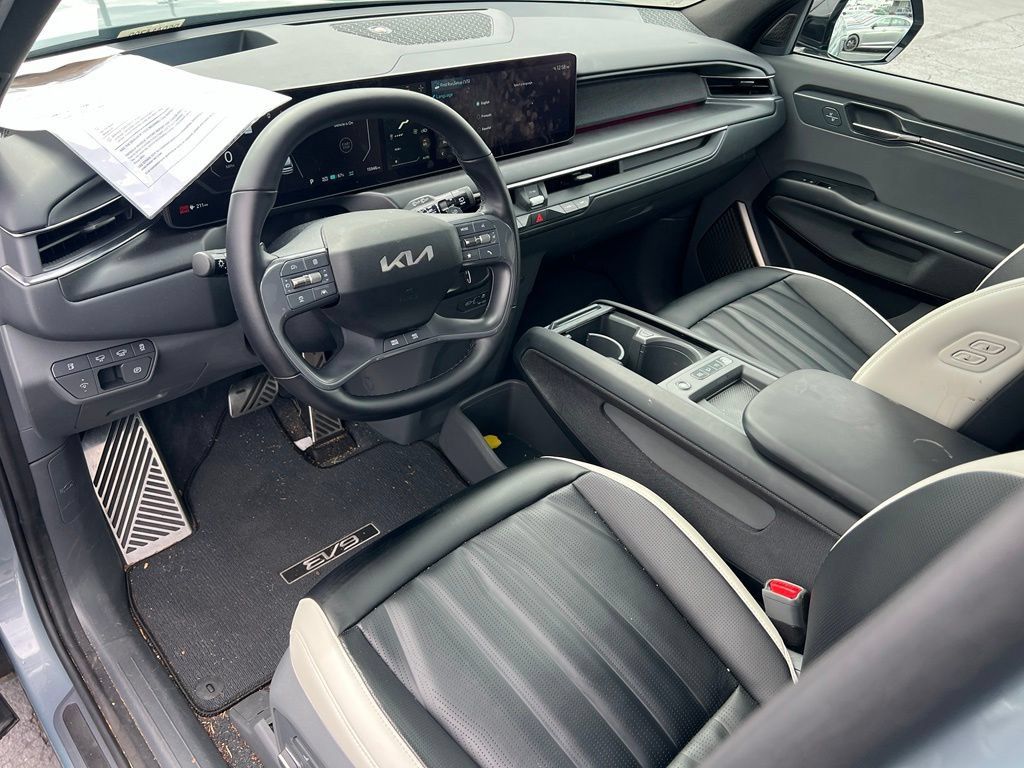 Certified 2024 Kia EV9 GT-Line AWD/4WD image 16