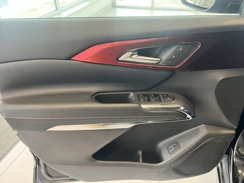 Used 2025 Chevrolet Traverse Z71 image 10