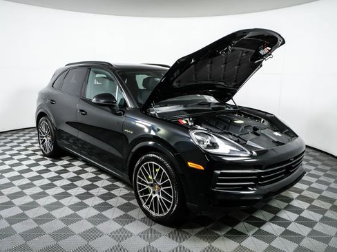 Certified 2023 Porsche Cayenne Platinum Edition AWD/4WD image 37