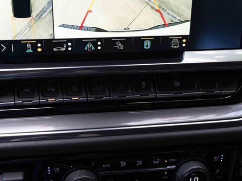 Used 2023 Chevrolet Silverado 1500 High Country image 30