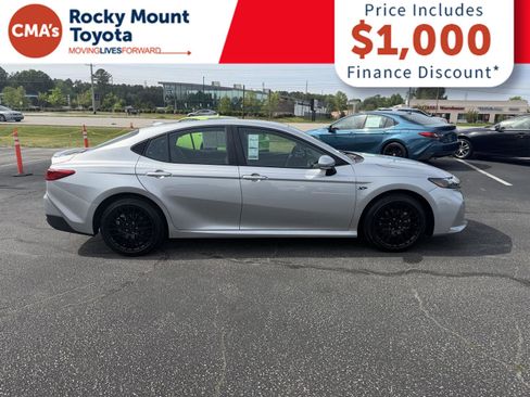 Used 2025 Toyota Camry LE w/ Convenience Package image 8