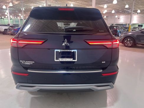 New 2025 Mitsubishi Outlander SE image 4