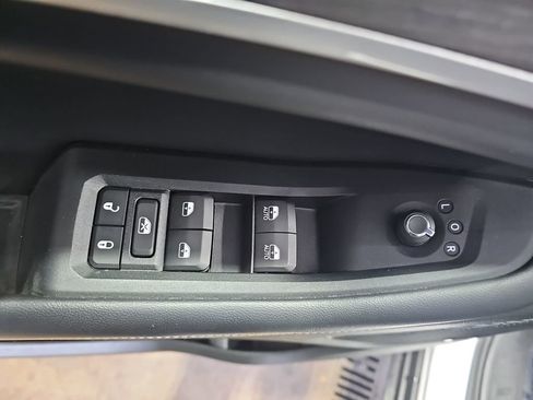 Used 2023 Jeep Grand Cherokee Limited w/ Black Appearance Package image 27