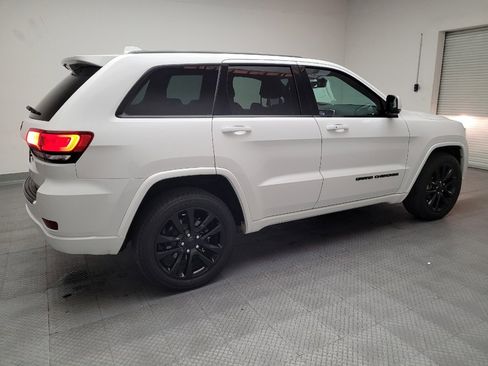 Used 2018 Jeep Grand Cherokee Altitude image 10