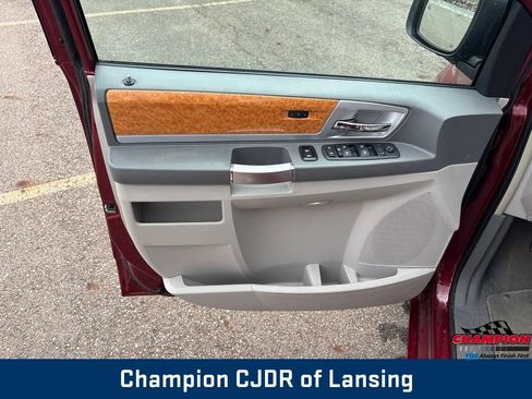 Used 2010 Chrysler Town & Country Limited w/ Flexible Seating Group FWD image 14