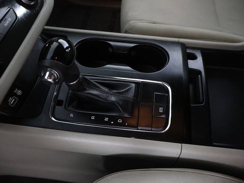 Used 2016 Kia Sedona LX image 35