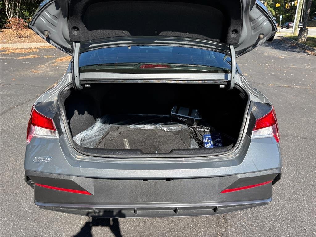 Certified 2025 Hyundai Elantra Sport FWD image 23