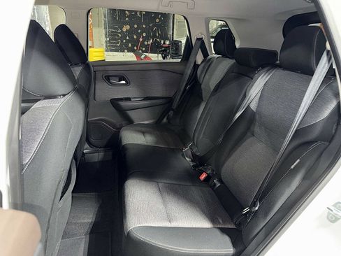 Used 2021 Nissan Rogue SV image 17