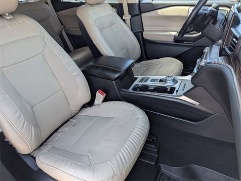 Used 2020 Ford Explorer Limited w/ Class III Trailer Tow Package image 10