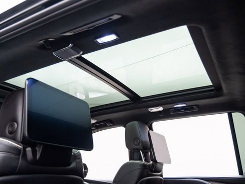 Certified 2024 Cadillac Escalade Sport Platinum w/ LPO, ONYX Package image 24