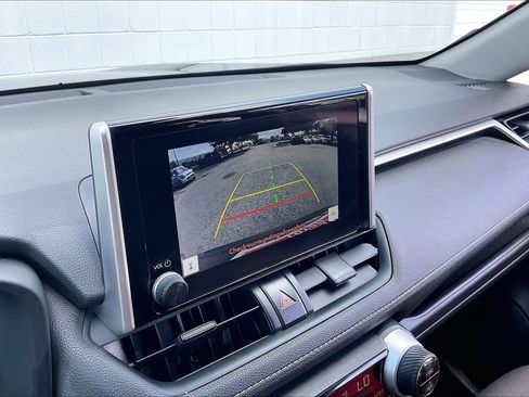 Used 2025 Toyota RAV4 XLE AWD/4WD image 26