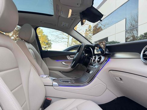 Used 2022 Mercedes-Benz GLC 300 w/ Premium Package Lite image 35