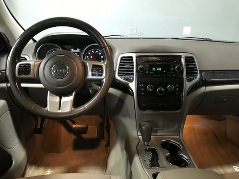 Used 2011 Jeep Grand Cherokee Laredo w/ Security & Convenience Group AWD/4WD image 21