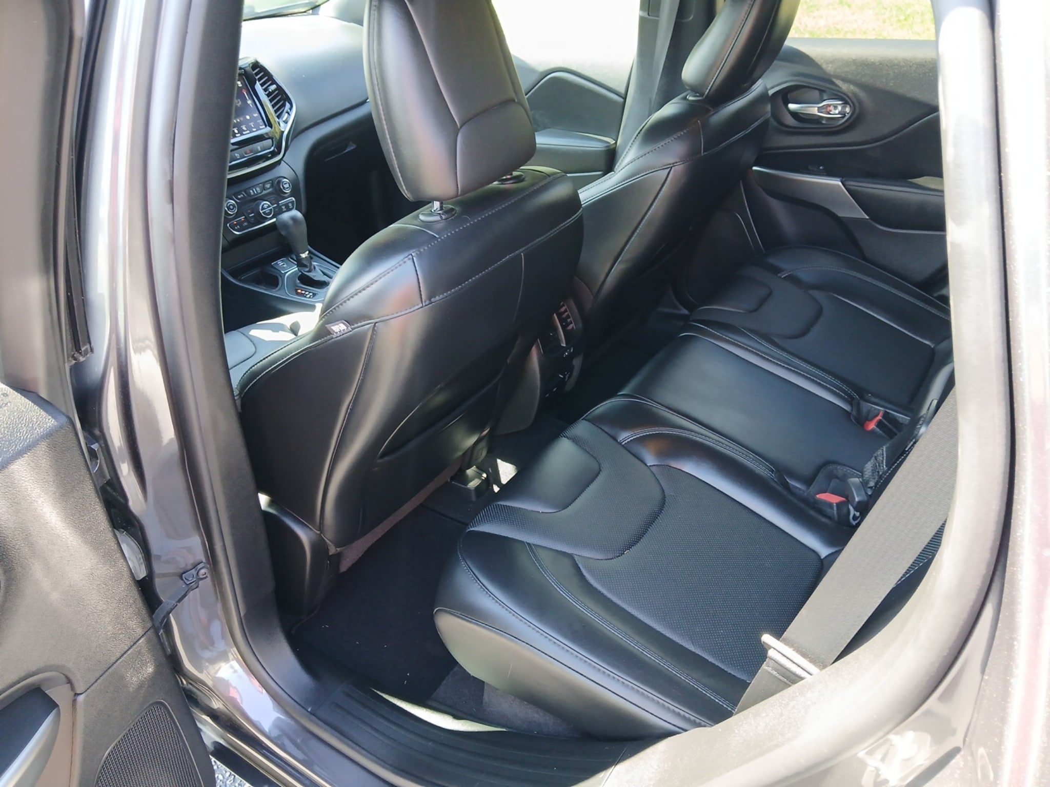 Used 2019 Jeep Cherokee High Altitude FWD image 26