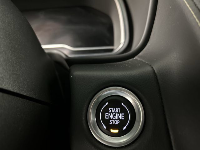 Used 2024 GMC Yukon XL SLT AWD/4WD image 14