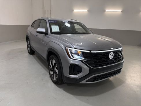 Certified 2026 Volkswagen Atlas Cross Sport SE AWD/4WD image 4