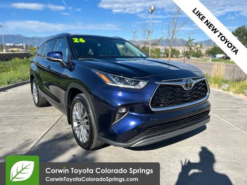 Used 2026 Toyota Highlander Platinum AWD/4WD image 1