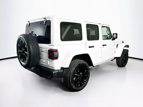 Used 2024 Jeep Wrangler Unlimited Sahara AWD/4WD image 9