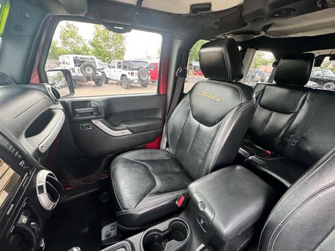 Used 2013 Jeep Wrangler Unlimited Sahara w/ Connectivity Group AWD/4WD image 14