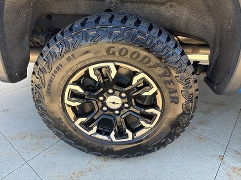 Used 2023 Chevrolet Silverado 1500 ZR2 w/ Technology Package AWD/4WD image 10